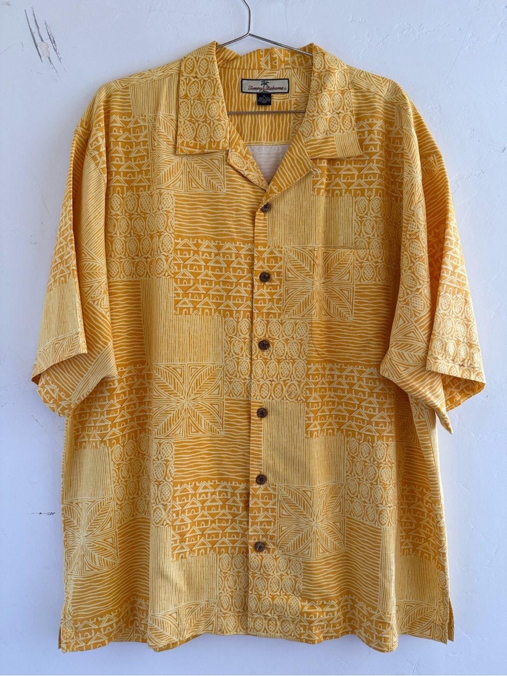Tommy Bahama Men's XL Tonal Silk Button-Up Shirt Yellow Tapa Print Pockets